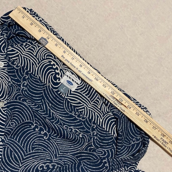 Old Navy Blue and White Wave Pattern Casual Shirt - Picture 6 of 13